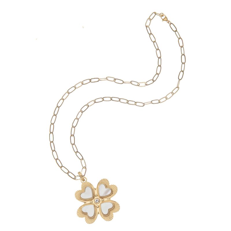 Four leaf clover pendant on drawn link chain