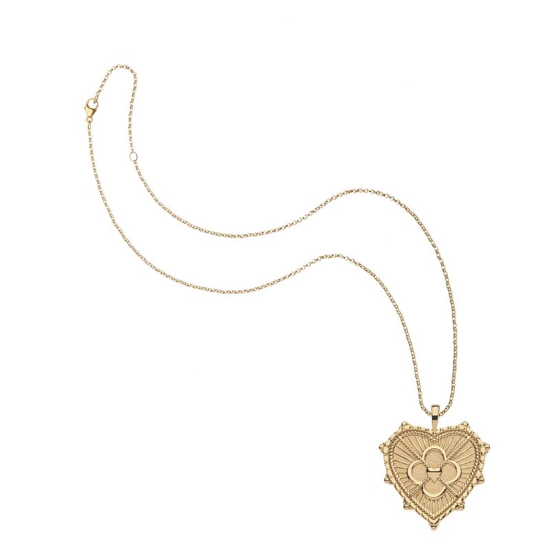 Gold love heart pendant on classic rolo chain